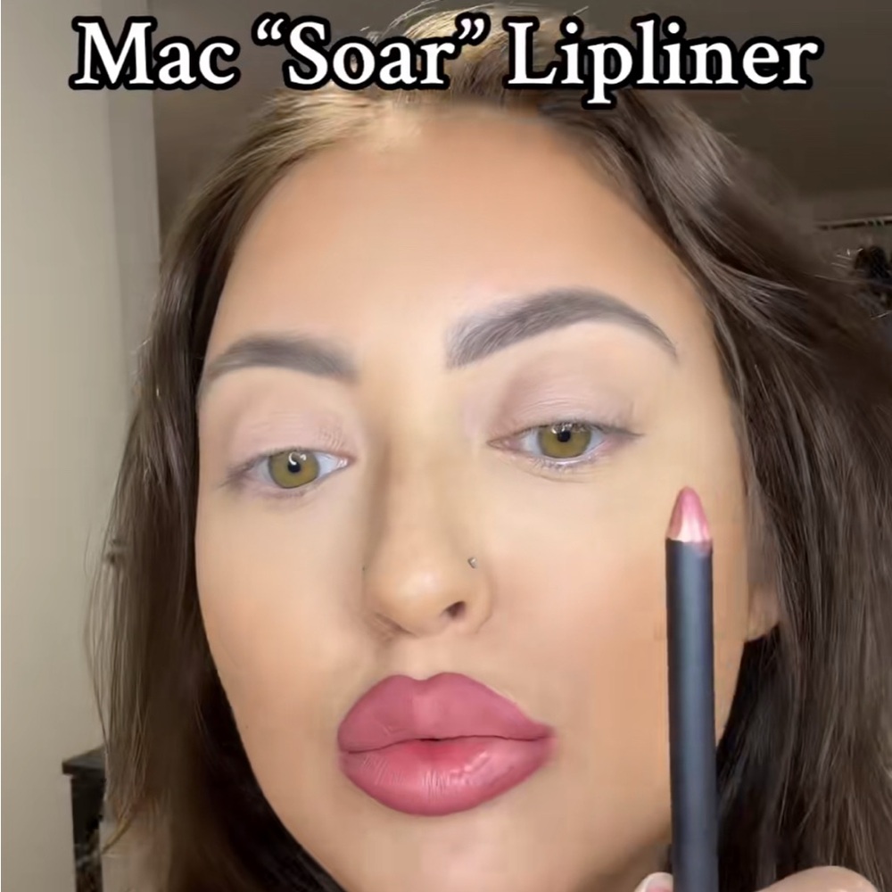 βοΈ SOAR a MAC LIP PENCIL. RETAIL $25. **NEW IN THE BOX. - Picture 13 of 14